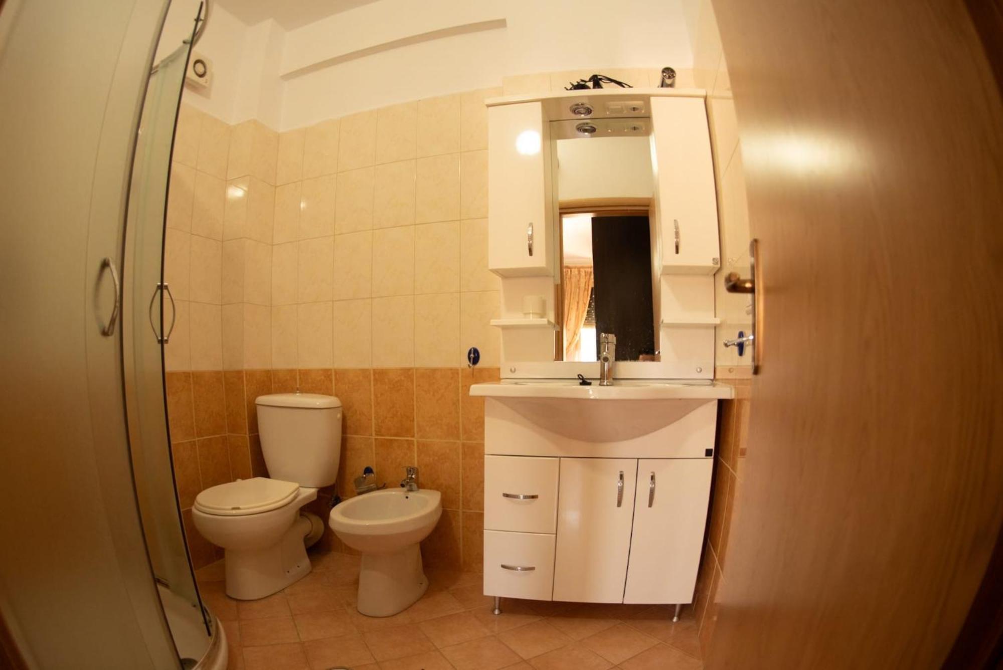 Апартаменти Apartament Egzoni City Center Берат Екстер'єр фото